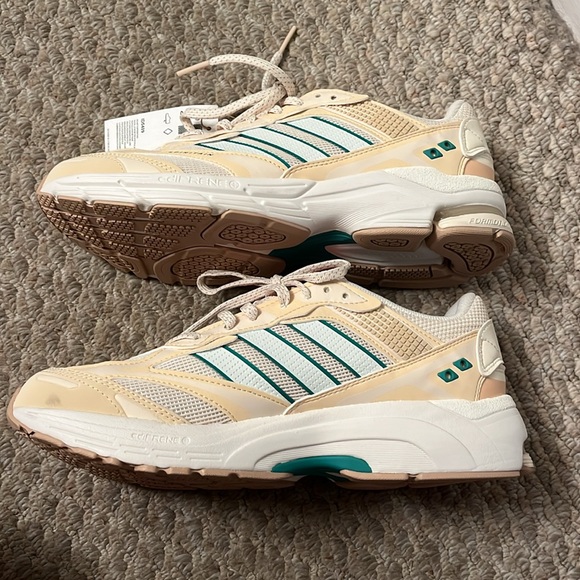 adidas Shoes - Adidas Spiritain 2000